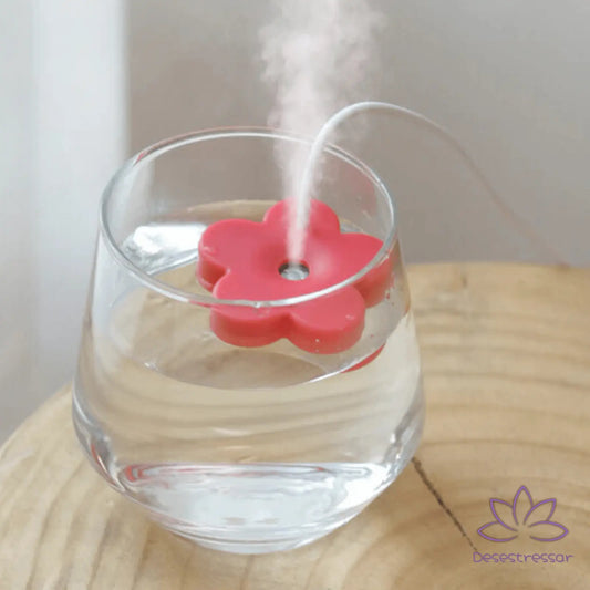 FlorZen umidificador portátil em formato de flor funcionando em copo com vapor de água